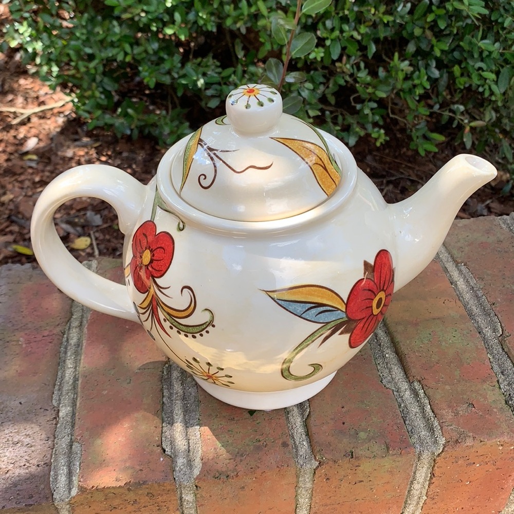 Pier 1 Teapot, Carynthum